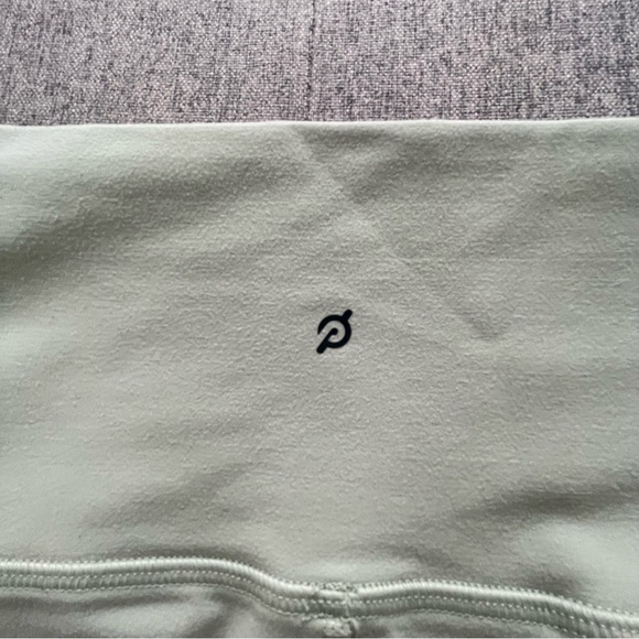 Peloton Green Sage Cadence Workout Activewear - Picture 4 of 4